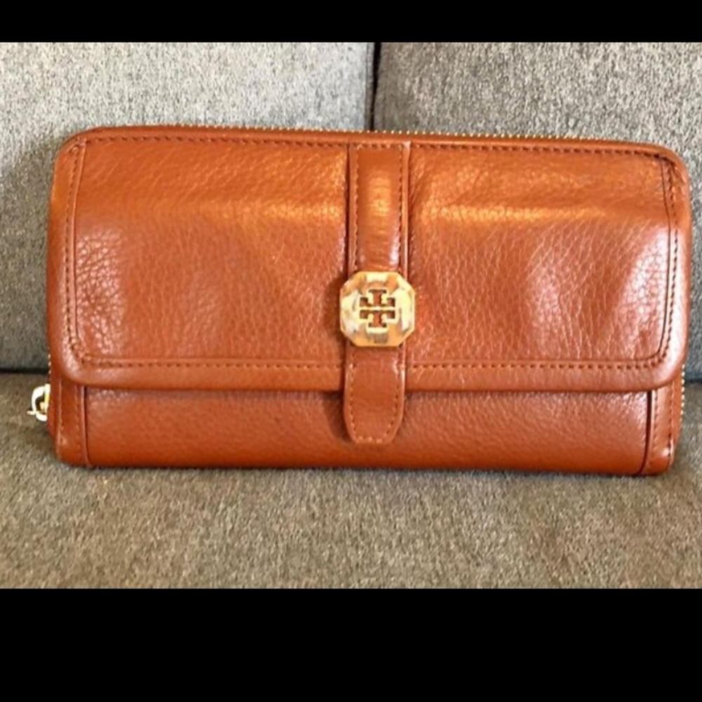 Torry Burch wallet